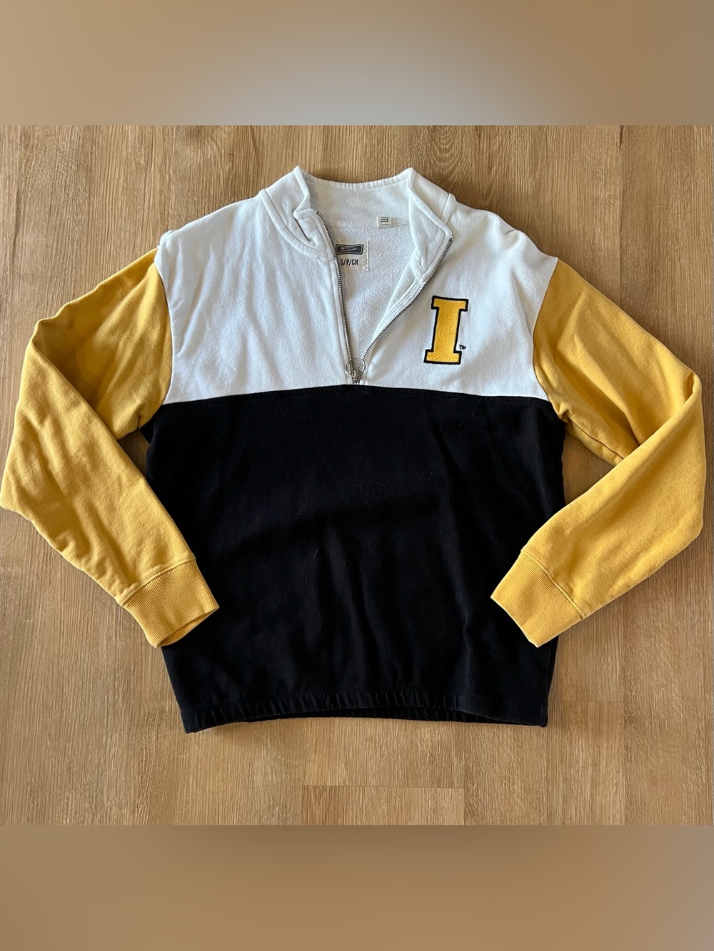 Tailgate Iowa Hawkeyes Yellow Black White Pullover with 'I' Patch